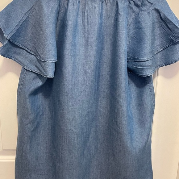 Old Navy chambray top, Medium - Picture 3 of 5